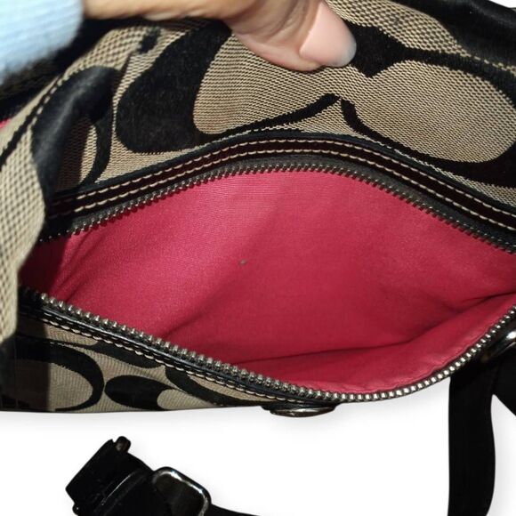 COACH CROSSBODY SWING PACK BLACK & TAN GUC - Picture 9 of 10